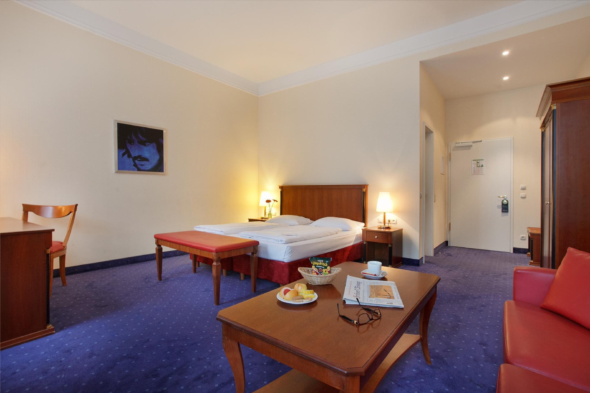 Hotel Azimut Kurfuerstendamm 3*